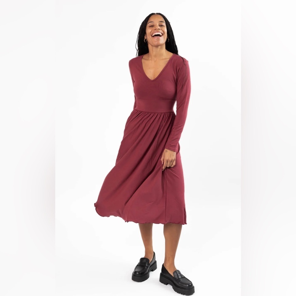 SMASH + TESS Sz L Leah Midi Dress Ruffle Skirt V-Neck Long Sleeve Jersey Knit